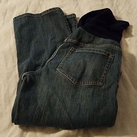 3 for $10 Maternity capris - Picture 3 of 4